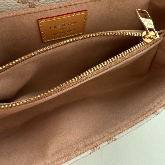 Louis Vuitton Pochette Métis East West and Silk Twilly Scarf - Picture 7 of 8